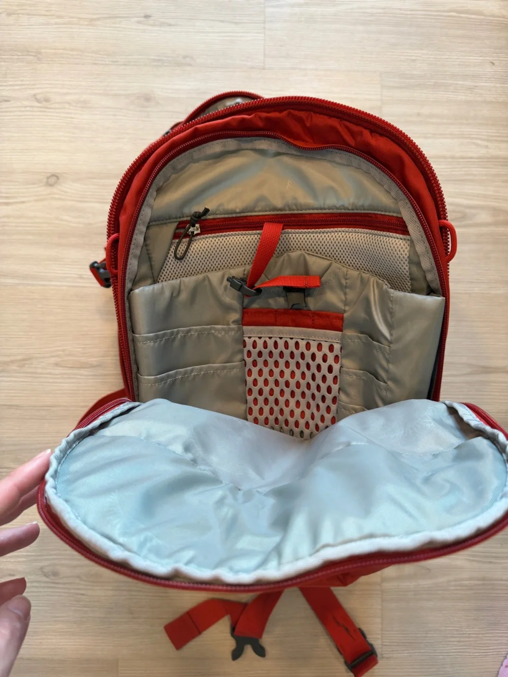 OSPREY durable red